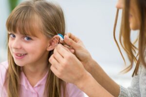 Cuidados de los audífonos de sordera